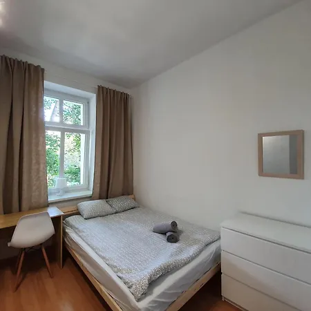 Na Parterze 10 Minut Pieszo Do Centrum & Parking Homestay